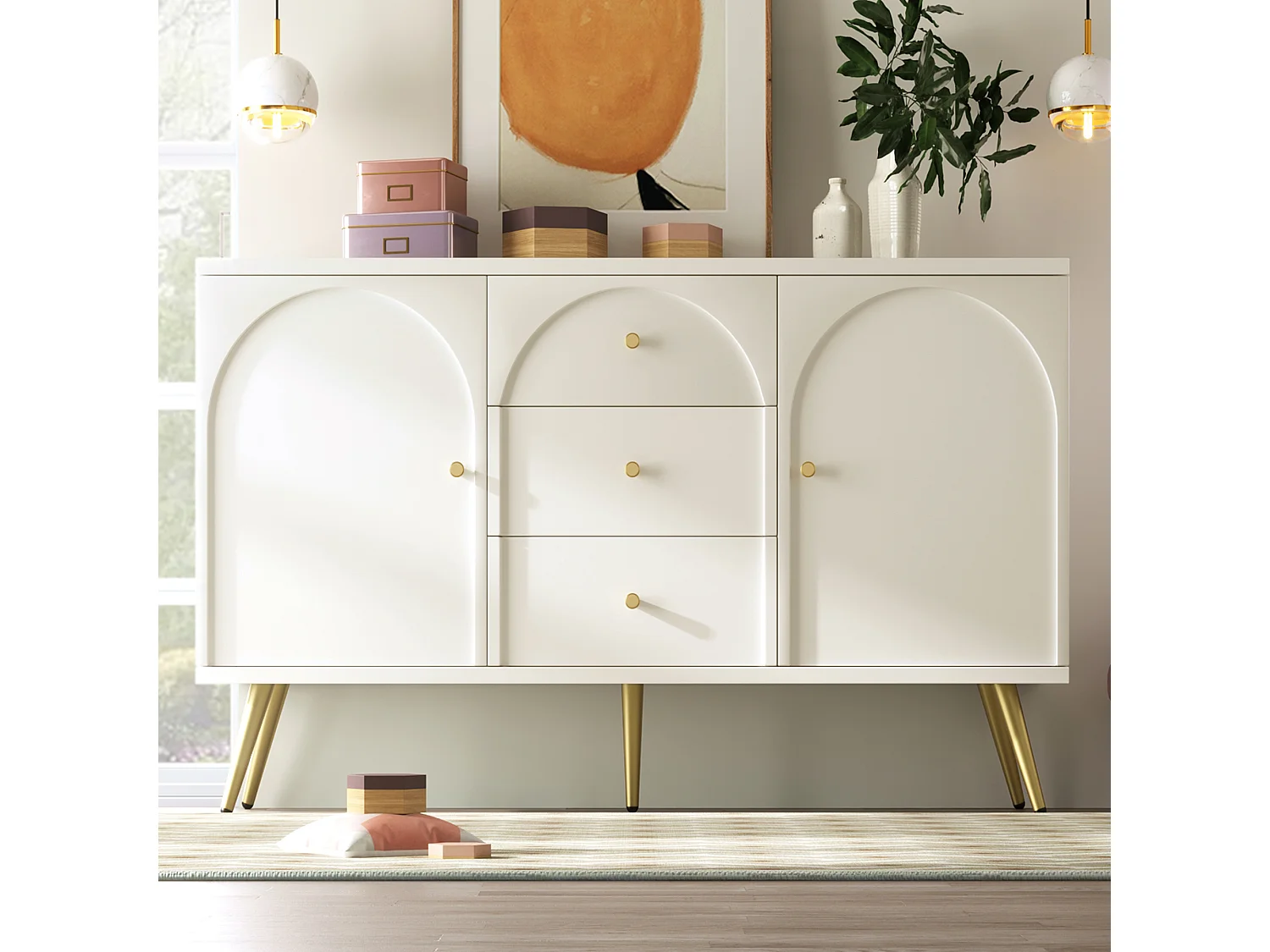 Aparador 140x40x84cm com 3 gavetas e 2 portas, pés e puxadores dourados, corpo creme