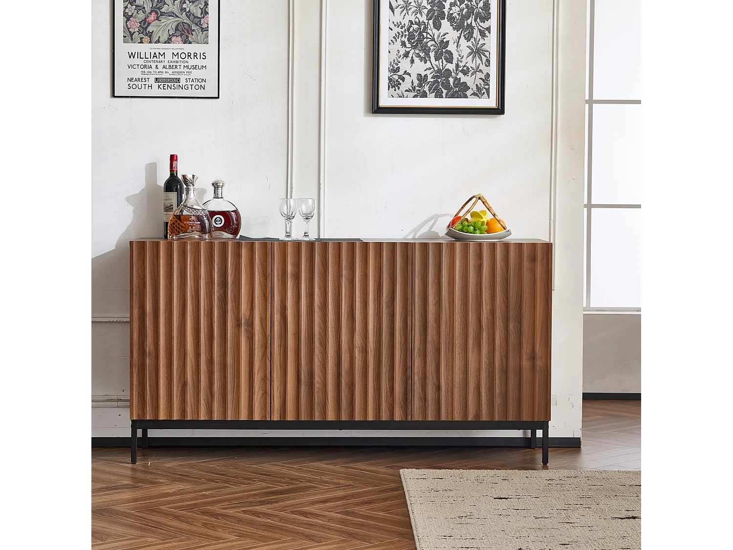 Aparador 150x40x80cm com 3 portas de abrir por pressão, padrão ondulado em relevo, corpo em madeira castanha