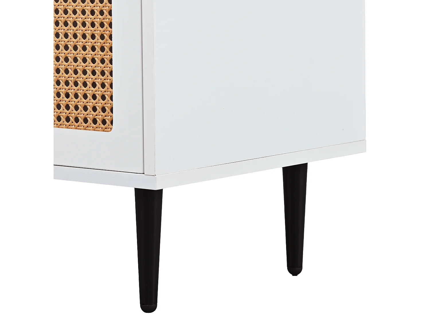 Buffet 129.8x40x76cm avec 3 portes en rotin, corps blanc et pieds noir