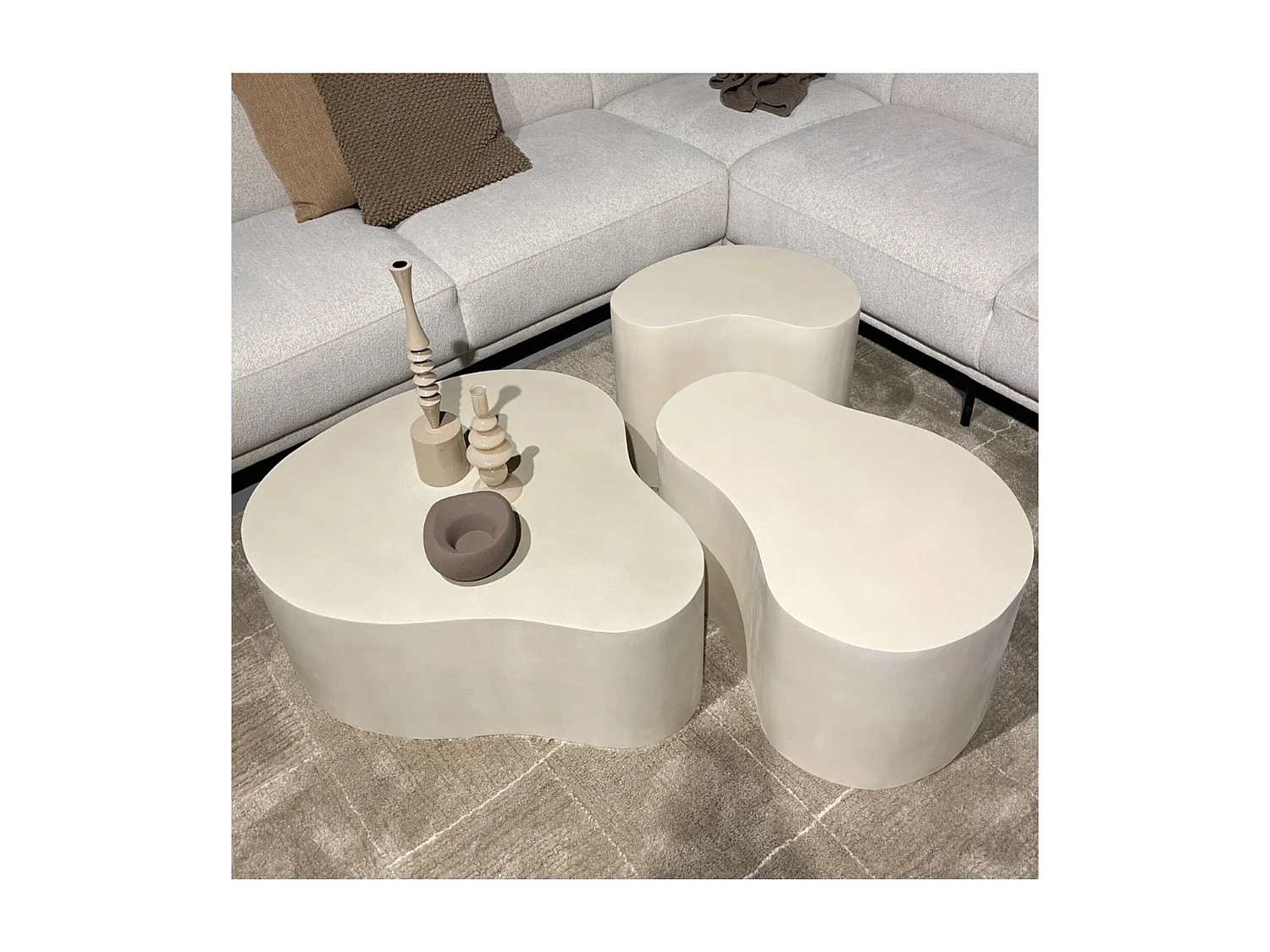 BEAN-Table basse organique 70 cm béton blanc enduit