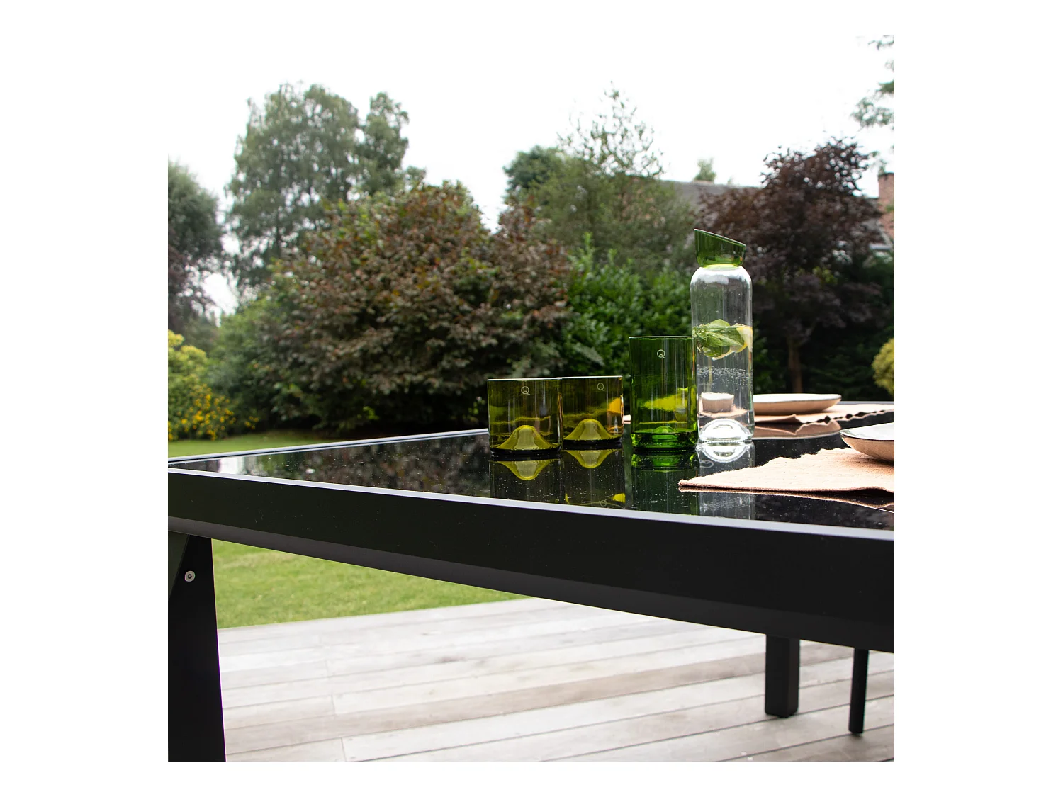 Table BlackEdition 6 places structure en aluminium noire et verre trempé opaque