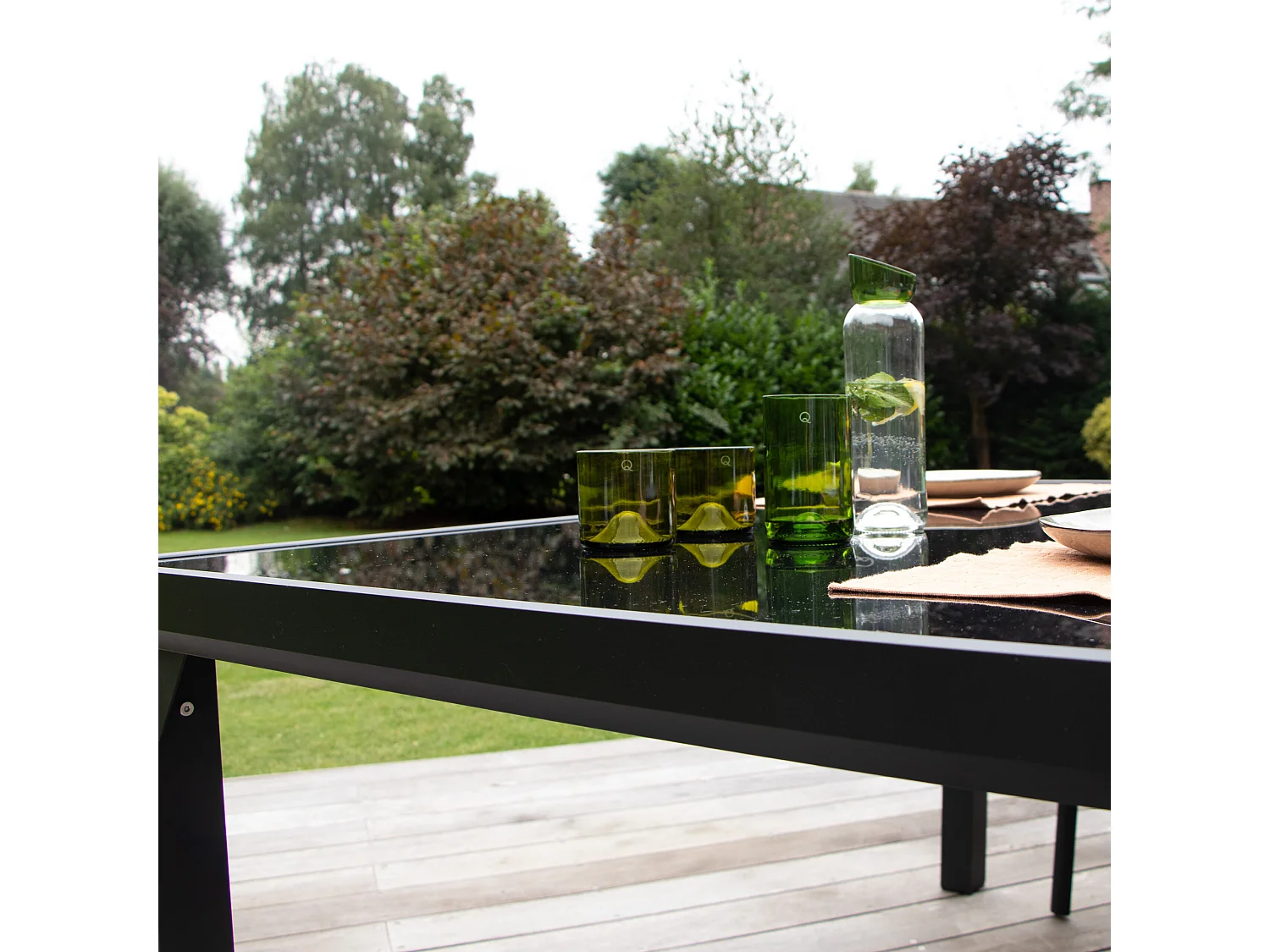 Table BlackEdition 6 places structure en aluminium noire et verre trempé opaque