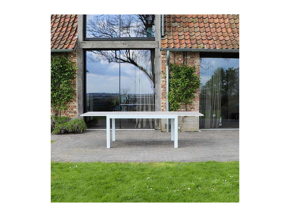 Table Tulum 6/10 personnes structure aluminium blanche, plateau en aluminium décors bois gris