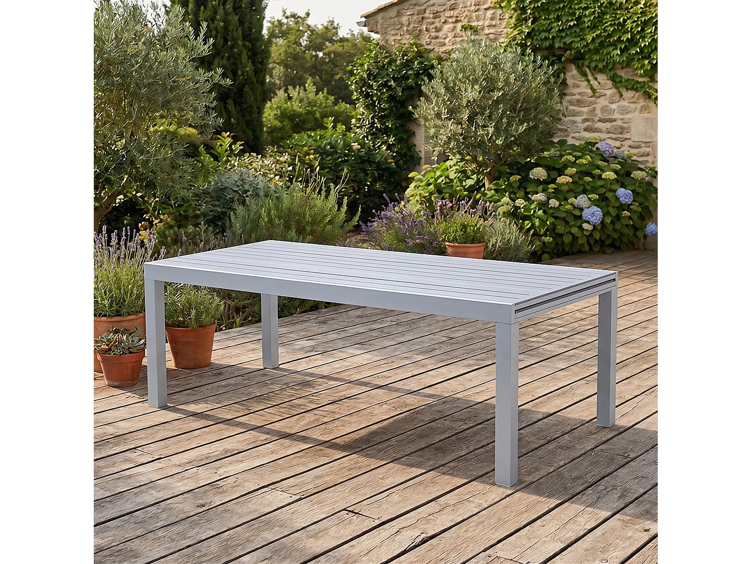 Table Tulum 8/12 personnes structure blanche, plateau en aluminium décors bois gris