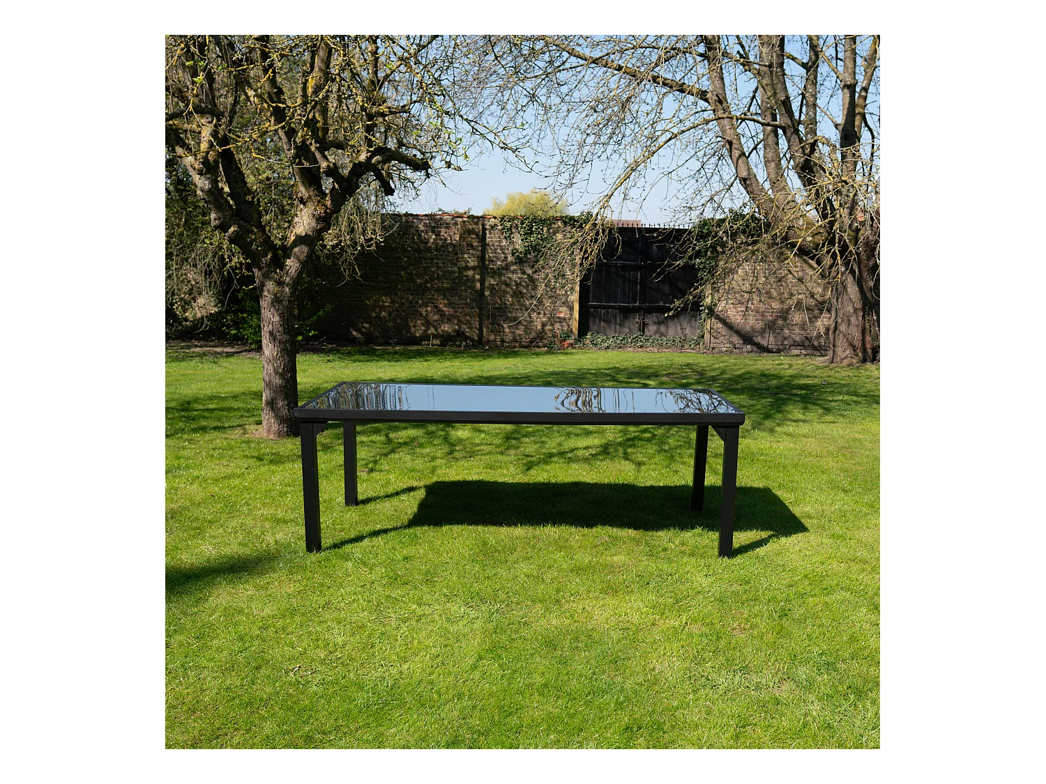 Table BlackEdition 8 places structure en aluminium noire et verre trempé opaque