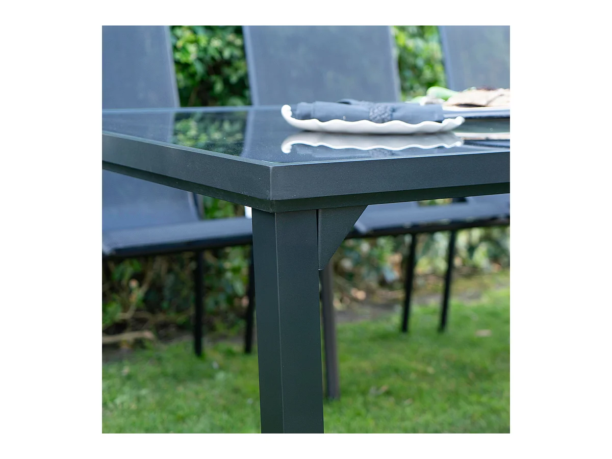 Table BlackEdition 8 places structure en aluminium noire et verre trempé opaque