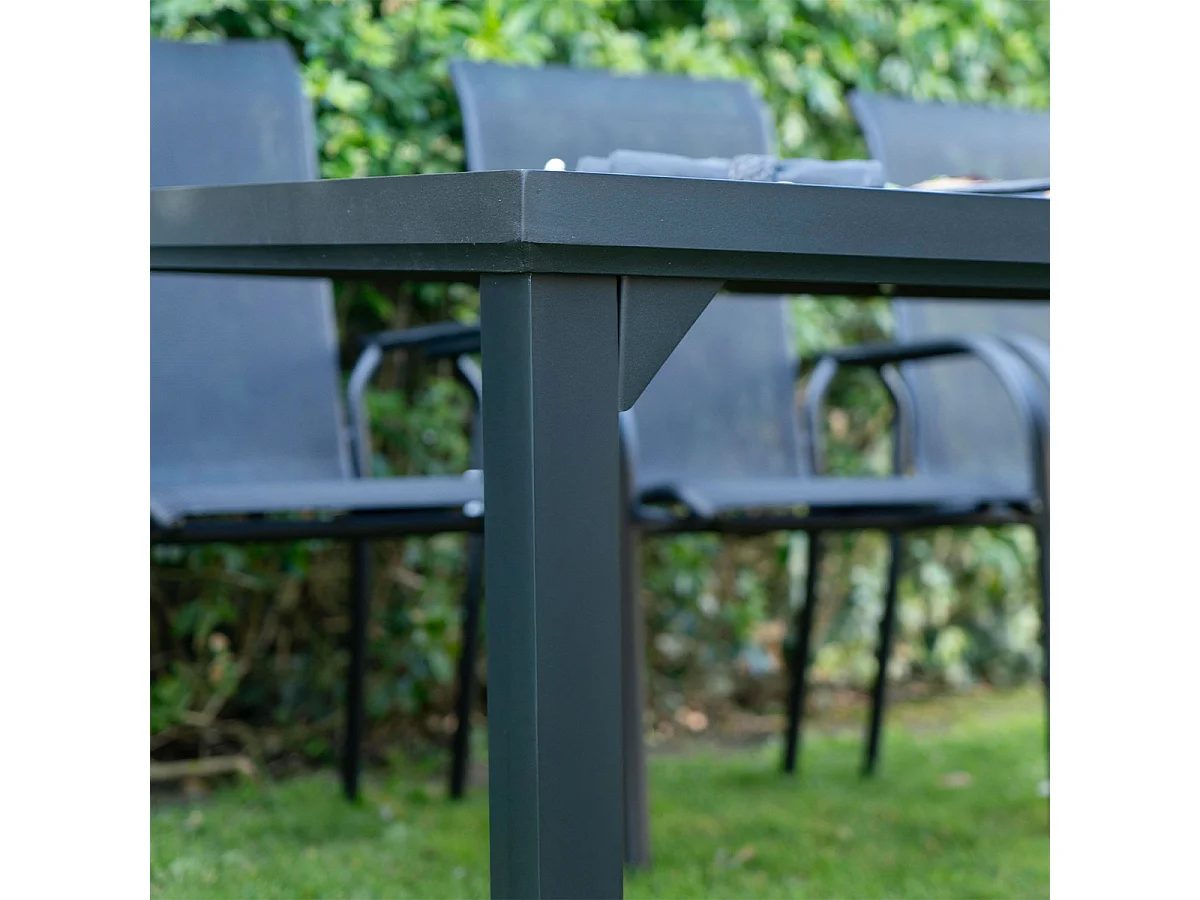 Table BlackEdition 8 places structure en aluminium noire et verre trempé opaque