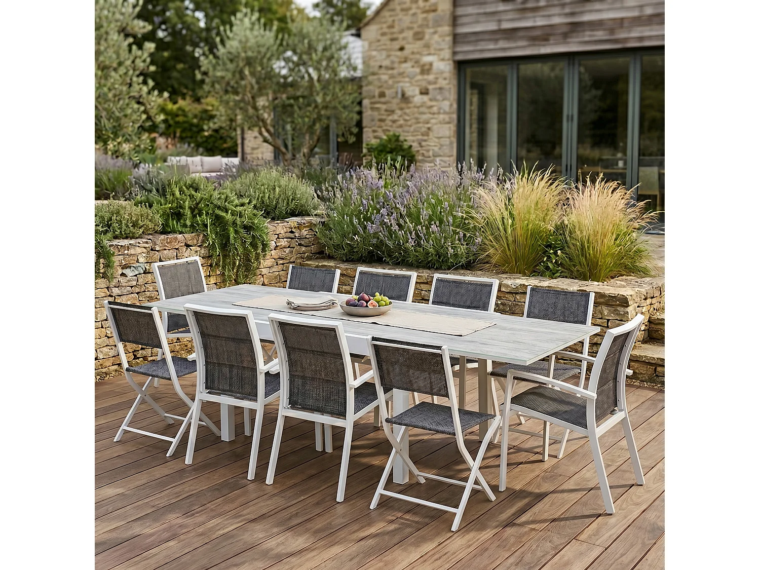 Ensemble MODULO 6/10p en aluminium blanc et verre décors bois avec 6 fauteuils en textilène et 4 chaises pliantes