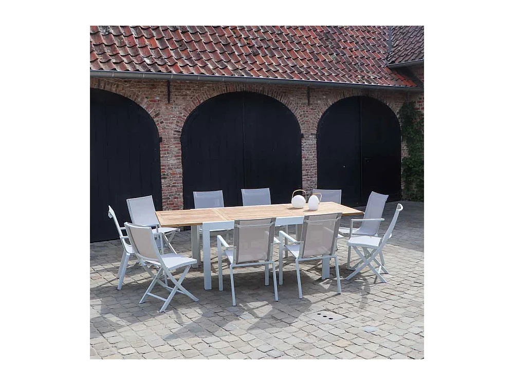 Ensemble BALITECK 6/10p en aluminium blanc, plateau en Teck avec 6 fauteuils et 4 chaises pliantes en aluminium et textilène