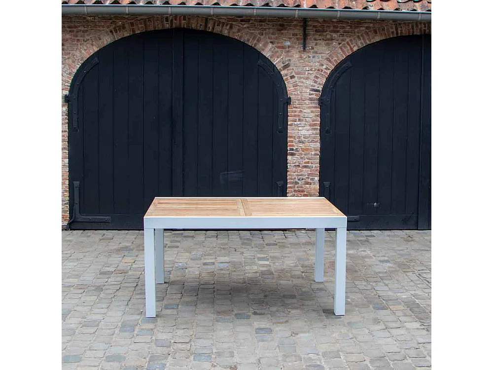 Ensemble BALITECK 6/10p en aluminium blanc, plateau en Teck avec 6 fauteuils et 4 chaises pliantes en aluminium et textilène