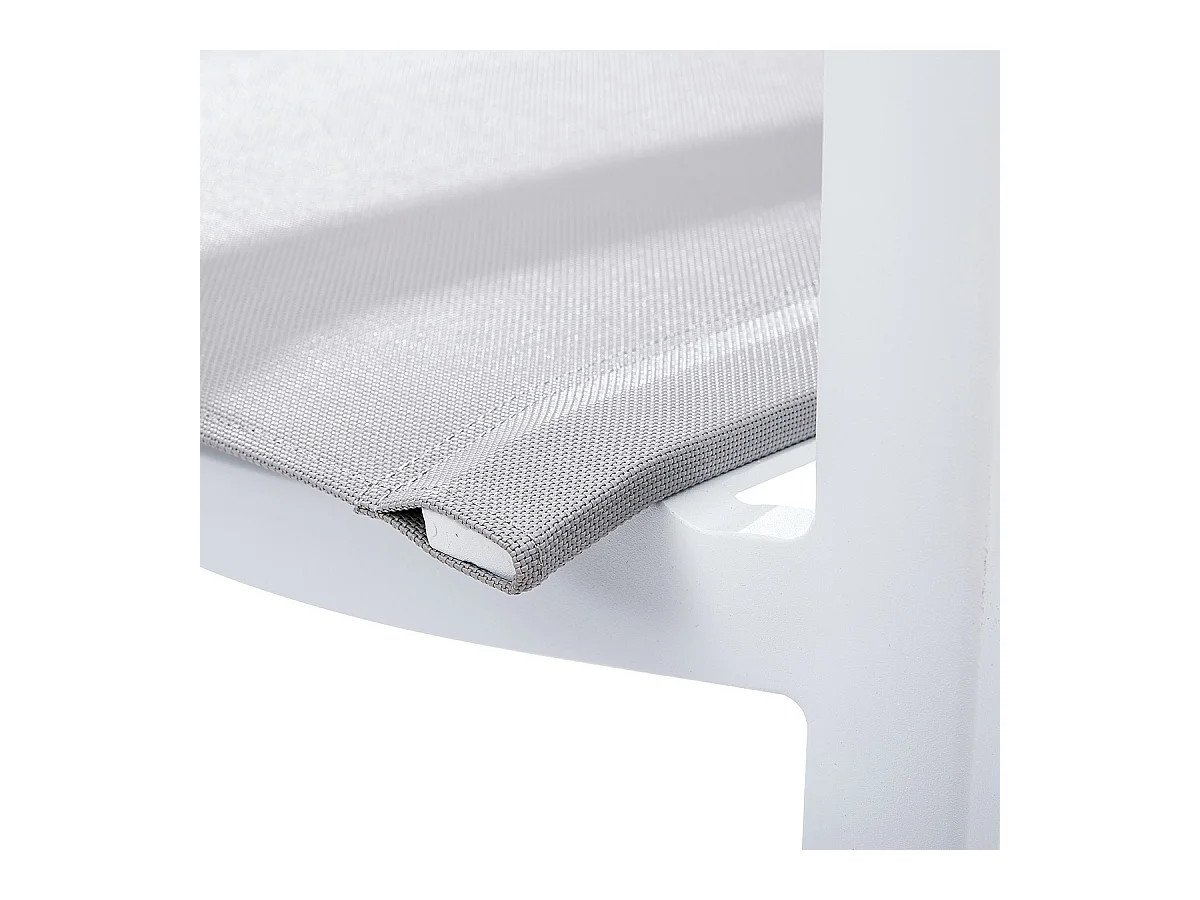 Ensemble TULUM 8/12p en aluminium blanc et plateau en alu décors bois avec 6 fauteuils et 4 chaises pliantes