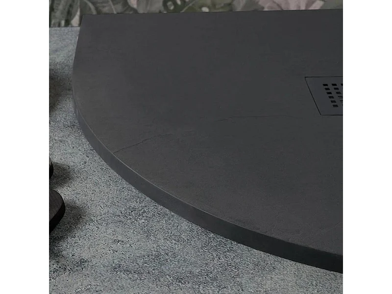 Schwarze halbrunde Duschwanne "Milano" aus rutschfestem Harz in Steinoptik, 80 x 80 cm