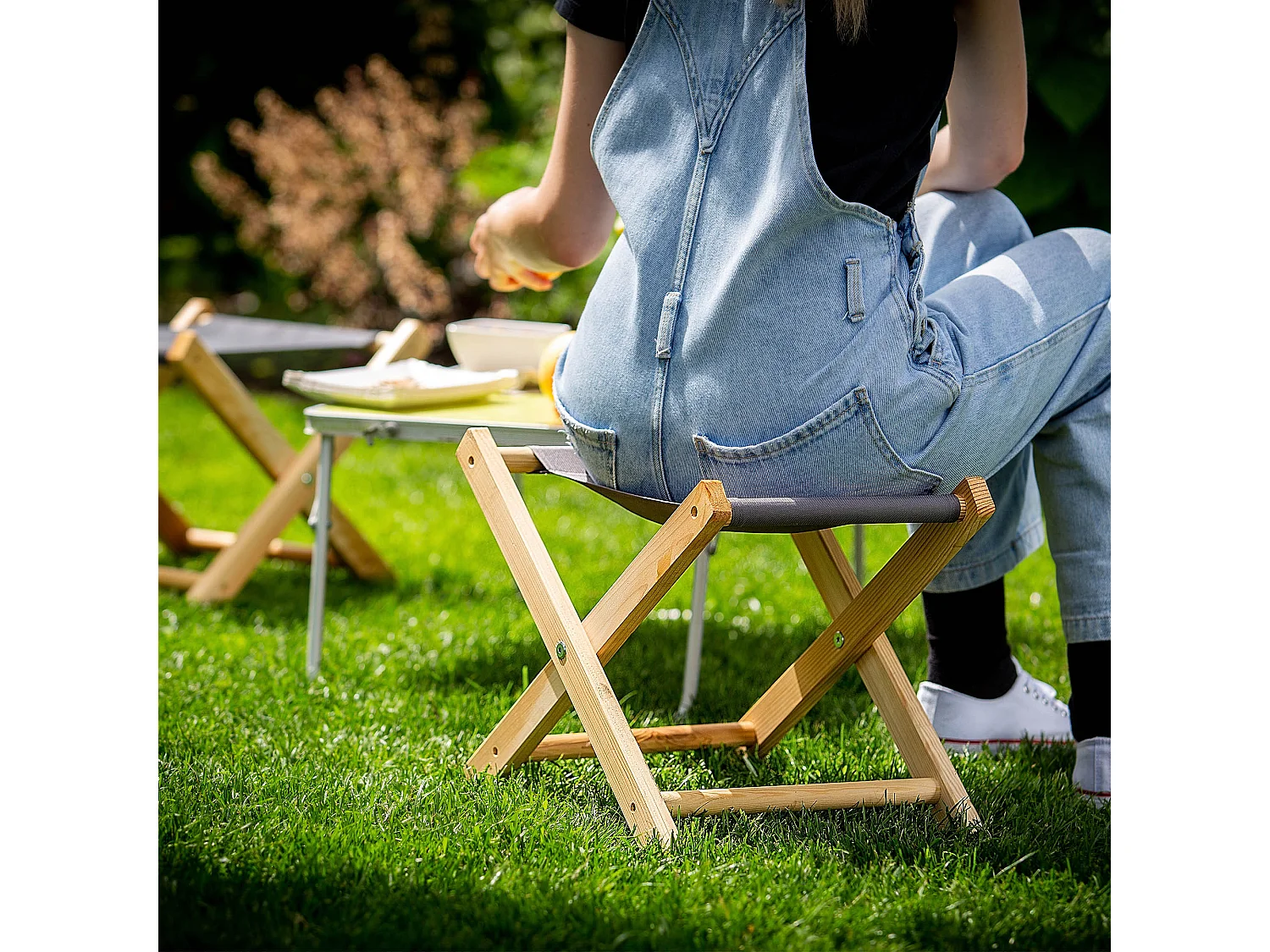 Tabouret pliant KADAX, 40 x 31 x 31 cm, tabouret en bois, chaise pliante jusqu'à 100 kg de capacité de charge, chaise pliante pour jardin, balcon, terrasse et