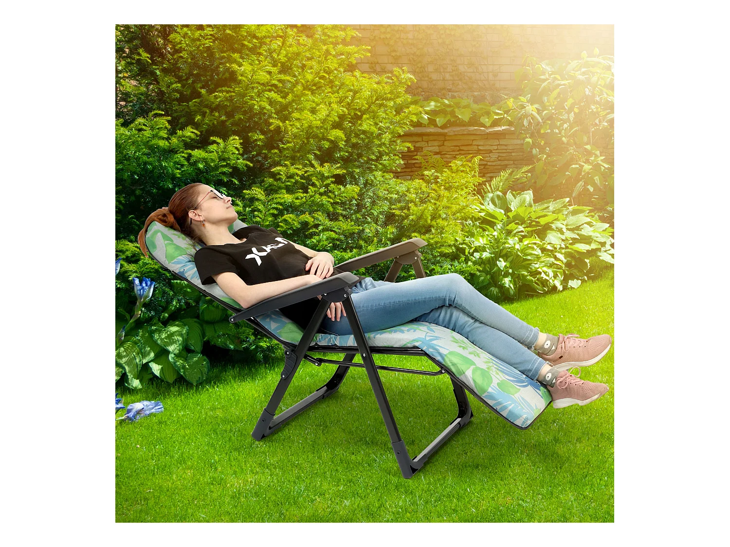Chaise de jardin KADAX avec dossier réglable, chaise relax en acier thermolaqué, pliable, chaise pliante avec capacité de charge jusqu'à 110 kg, chaise longue avec