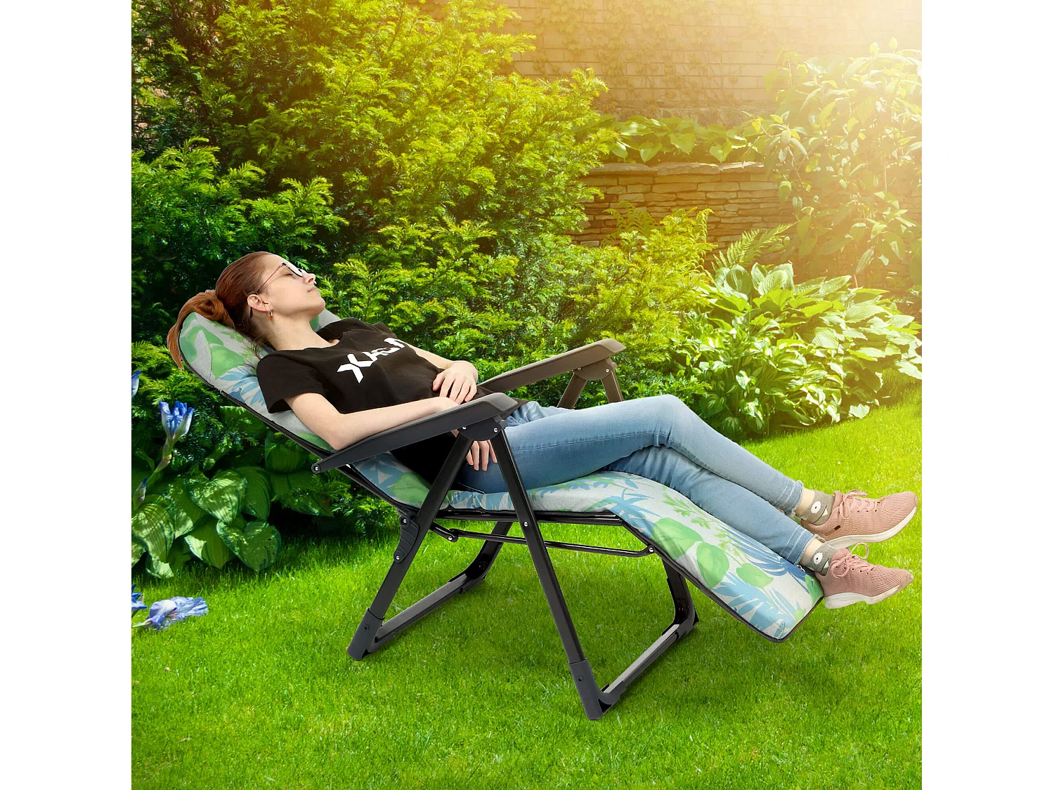Chaise de jardin KADAX avec dossier réglable, chaise relax en acier thermolaqué, pliable, chaise pliante avec capacité de charge jusqu'à 110 kg, chaise longue avec