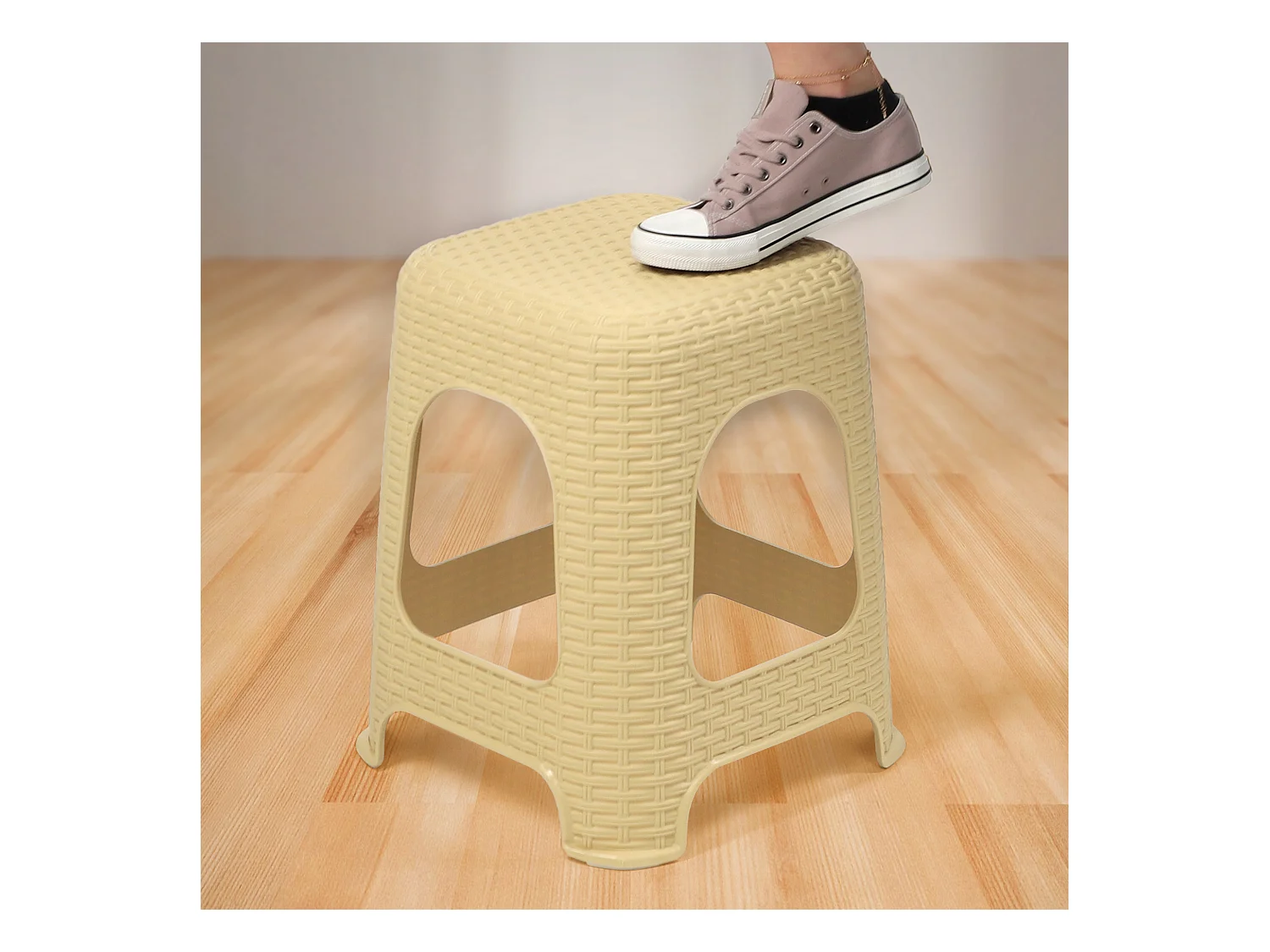 KADAX Kruk van kunststof, opstapkruk tot 120 kg, rotankruk met antislipvoeten, badkruk, woonkruk, lichte zitkruk, tuinkruk, kruk (2 x set beige)