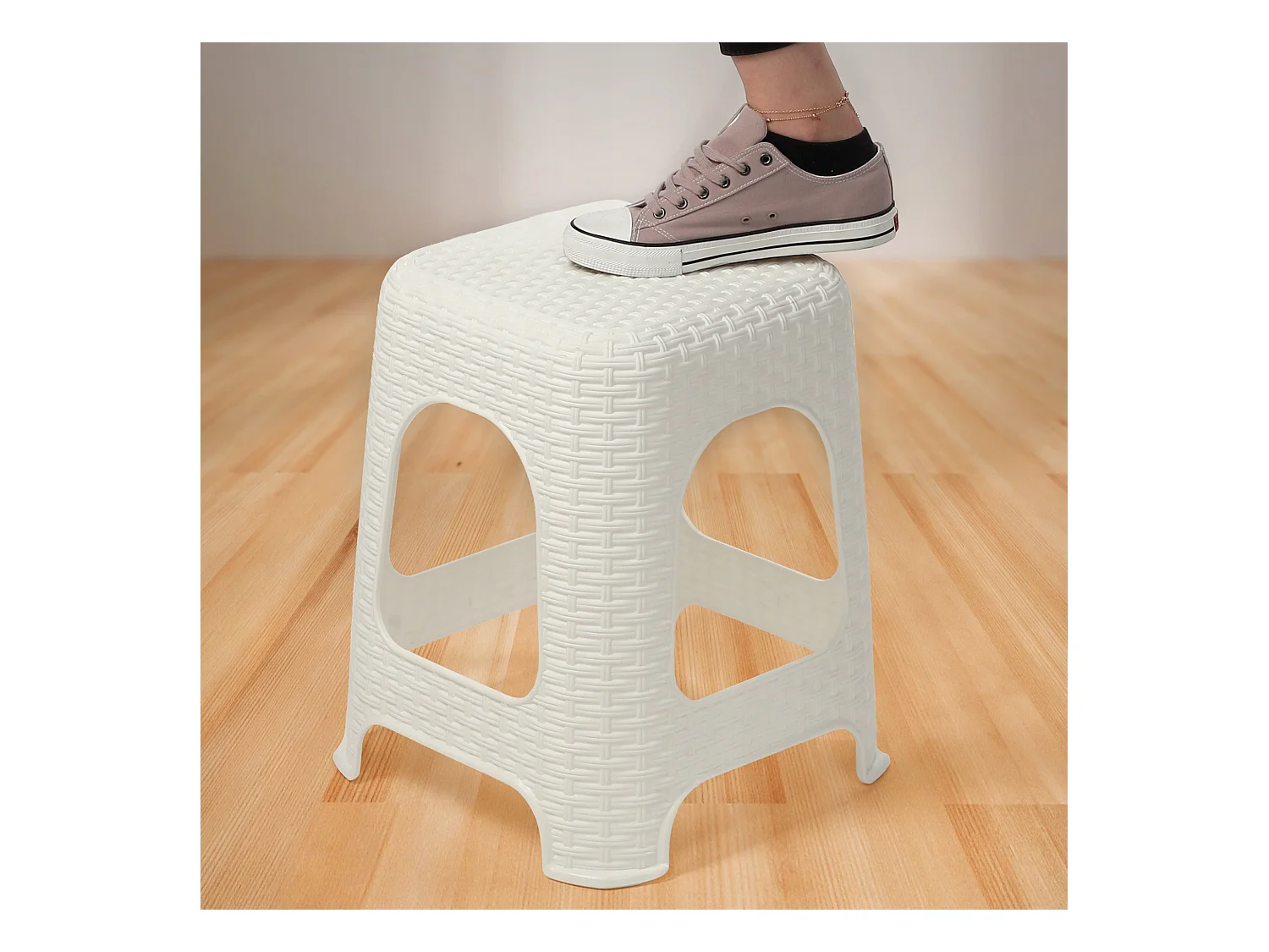 KADAX Kruk van kunststof, opstapkruk, tot 120 kg, rotankruk met antislipvoeten, badkruk, woonkruk, lichte zitkruk, tuinkruk, kruk (2 x set wit)