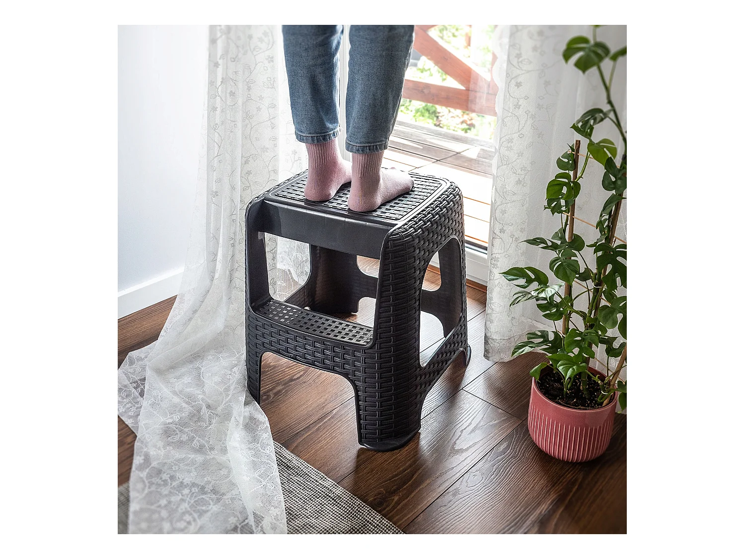 Tabouret KADAX en matériaux plastiques recyclés, escabeau, jusqu'à 160 kg, tabouret en rotin avec pieds antidérapants, tabouret de salle de bain à gradins,
