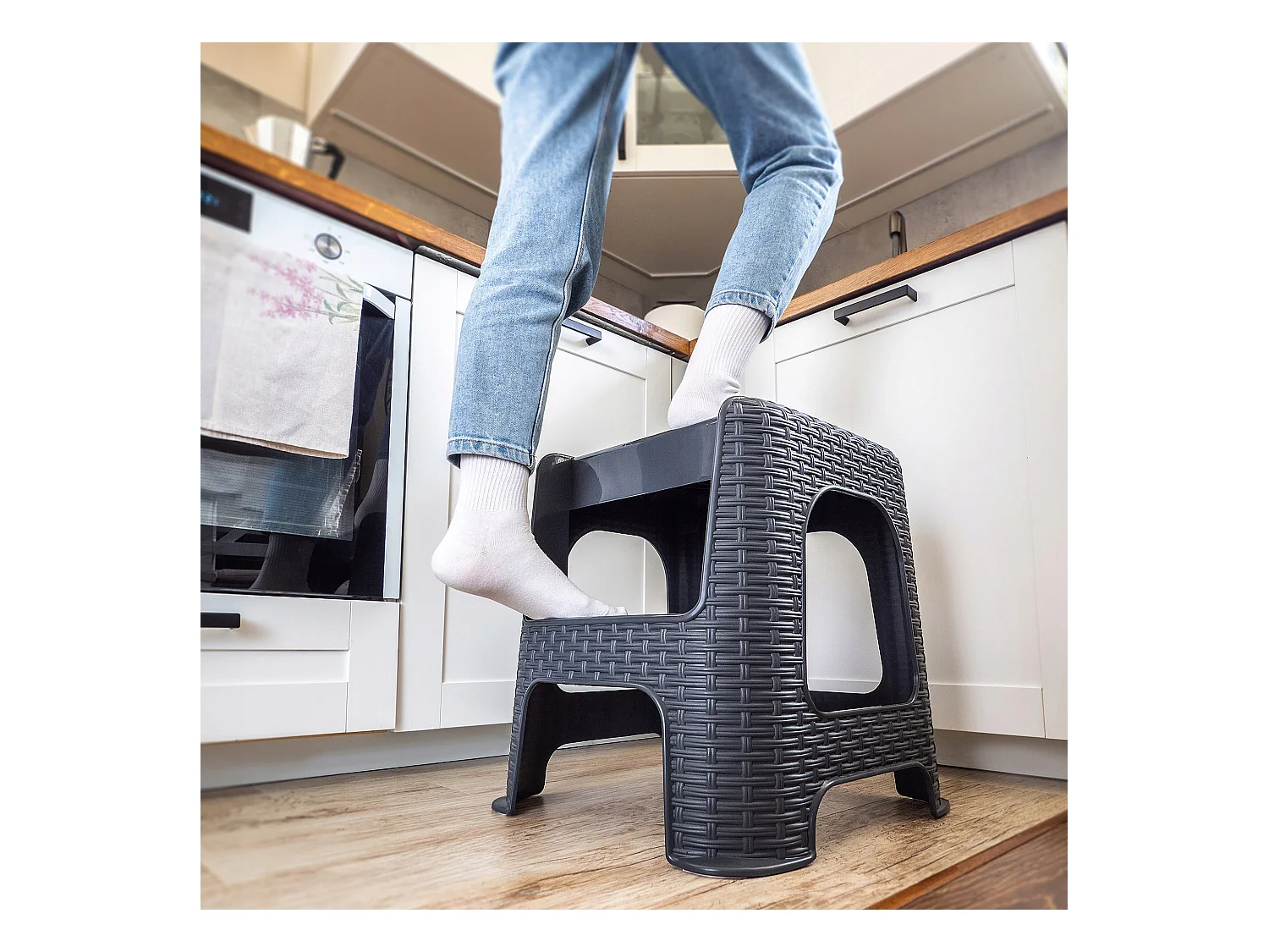 Tabouret KADAX en matériaux plastiques recyclés, escabeau, jusqu'à 160 kg, tabouret en rotin avec pieds antidérapants, tabouret de salle de bain à gradins,