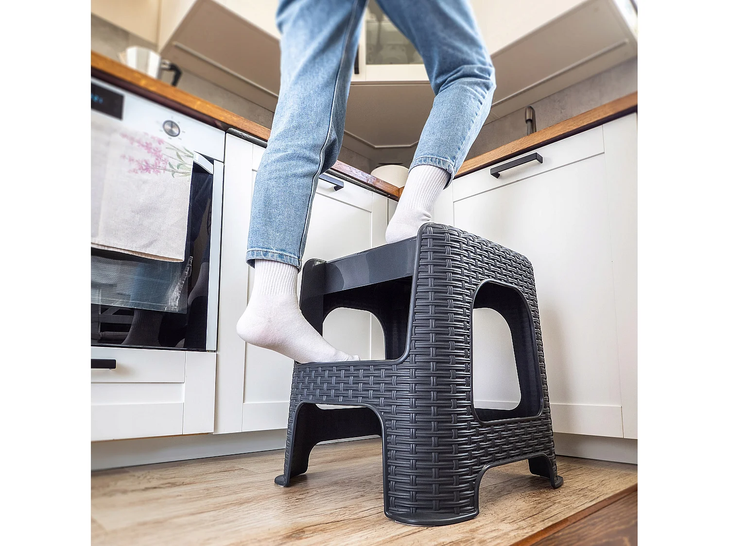 Tabouret KADAX en matériaux plastiques recyclés, escabeau, jusqu'à 160 kg, tabouret en rotin avec pieds antidérapants, tabouret de salle de bain à gradins,