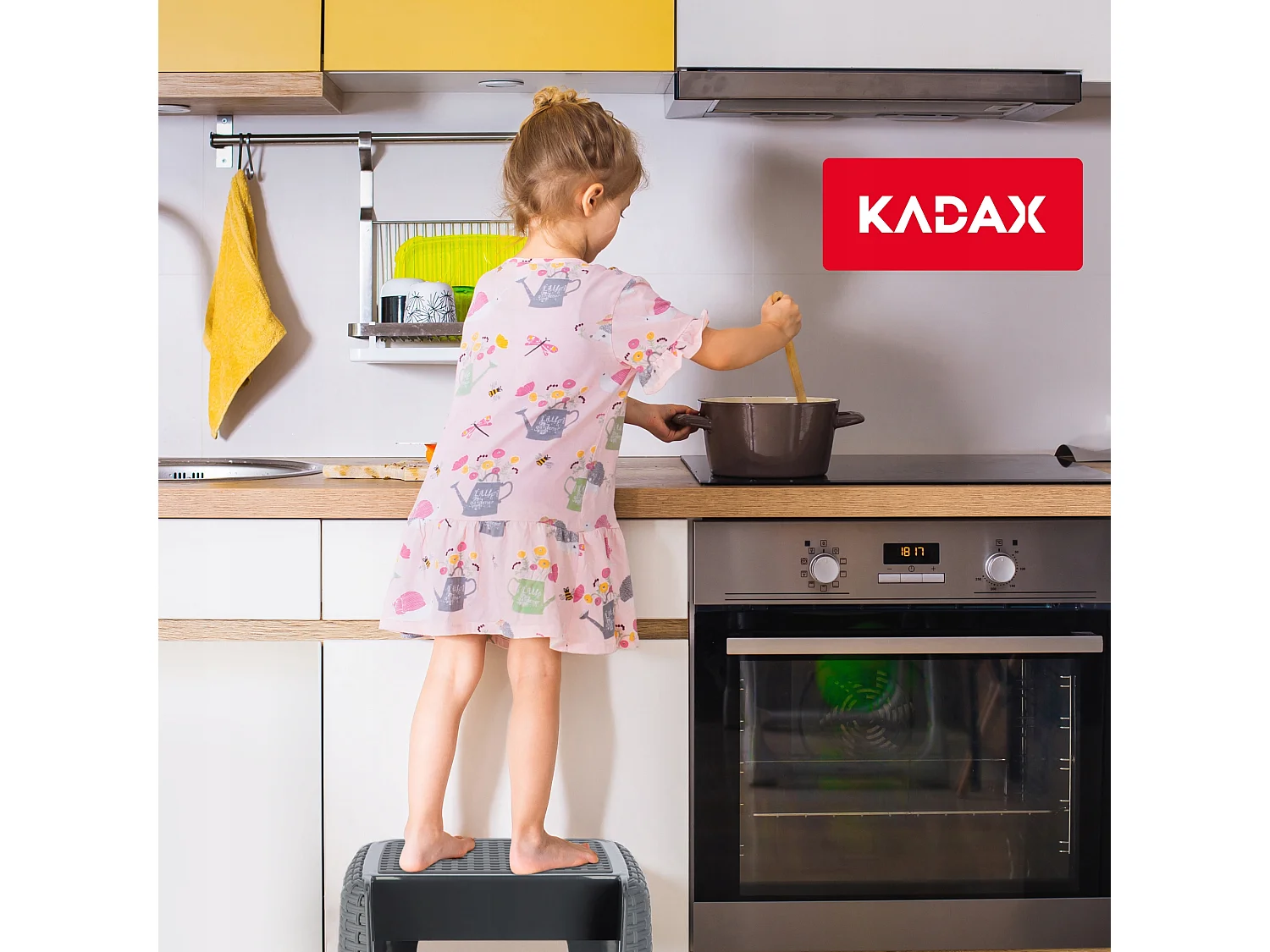 Tabouret KADAX en matériaux plastiques recyclés, escabeau, jusqu'à 160 kg, tabouret en rotin avec pieds antidérapants, tabouret de salle de bain à gradins,