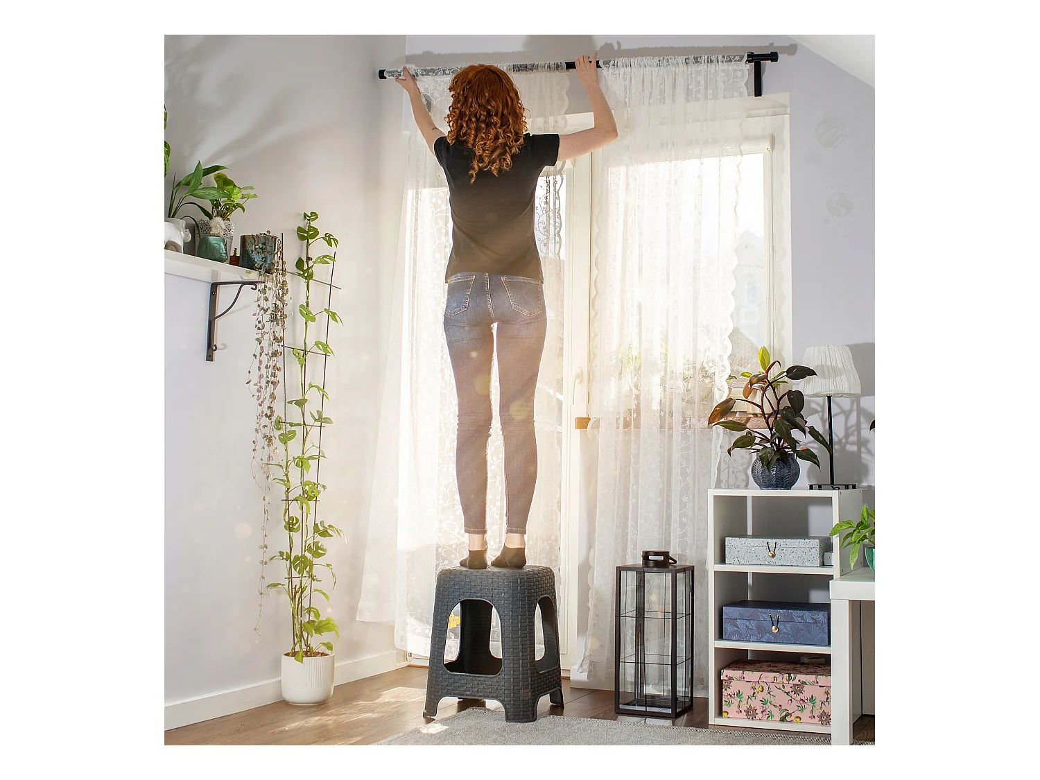 KADAX Kruk van kunststof, opstapkruk, tot 120 kg, rotankruk met antislipvoeten, badkruk, woonkruk, lichte zitkruk, tuinkruk, kruk (2 x set antraciet)