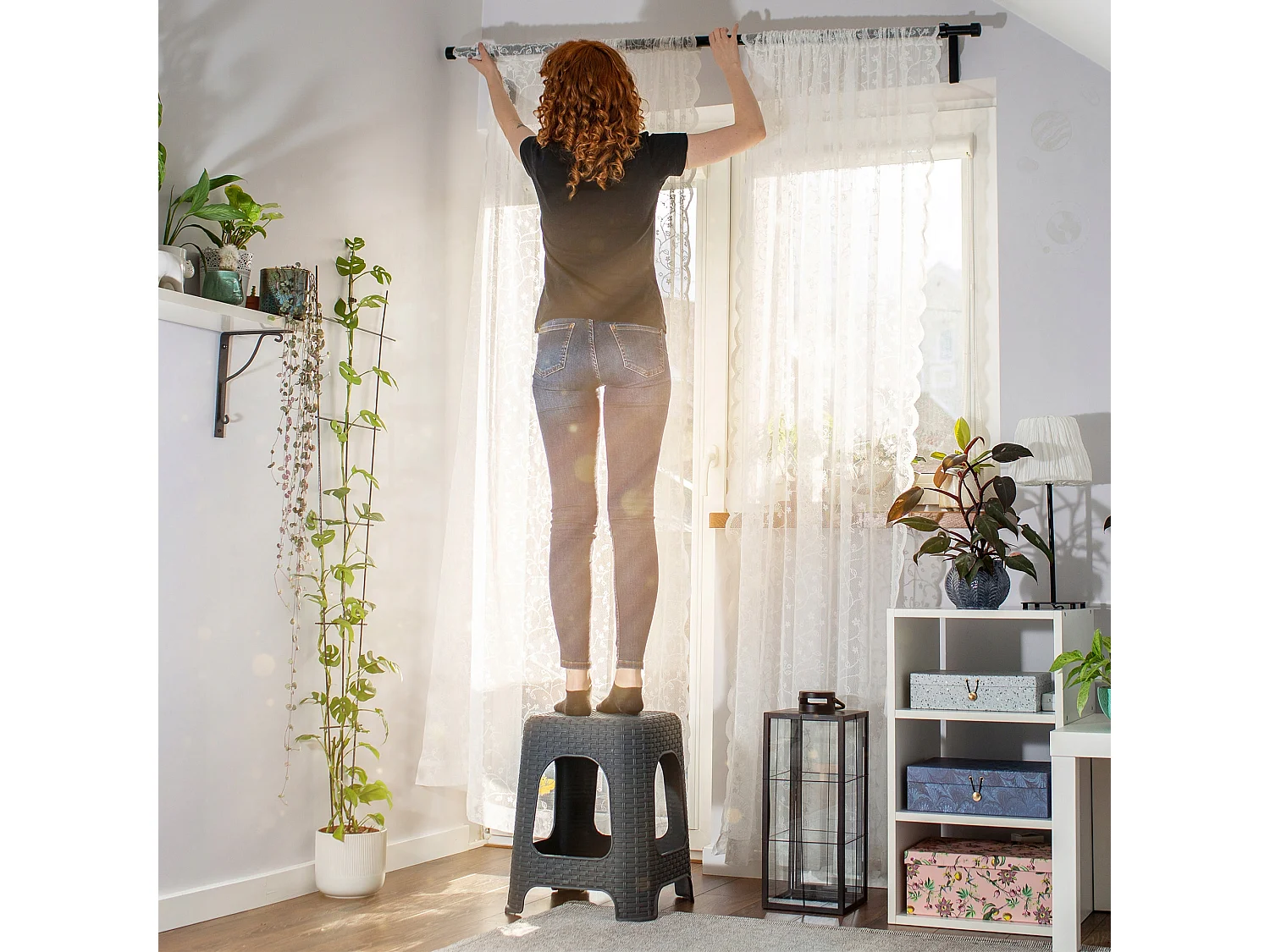 KADAX Tabouret en plastique, escabeau, jusqu'à 120 kg, tabouret en rotin avec pieds antidérapants, tabouret de bain, tabouret de salon, tabouret d'assise léger,