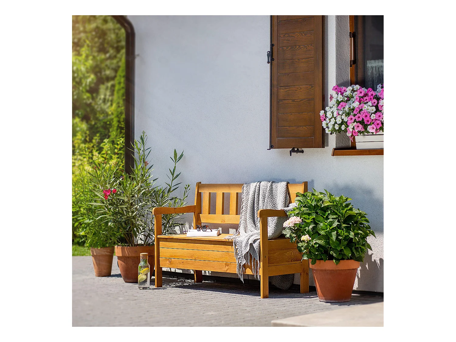 KADAX Tuinbank, 120 x 47 x 81,5 cm, weerbestendige vezelplaatbank met opbergruimte en rugleuning, bruin