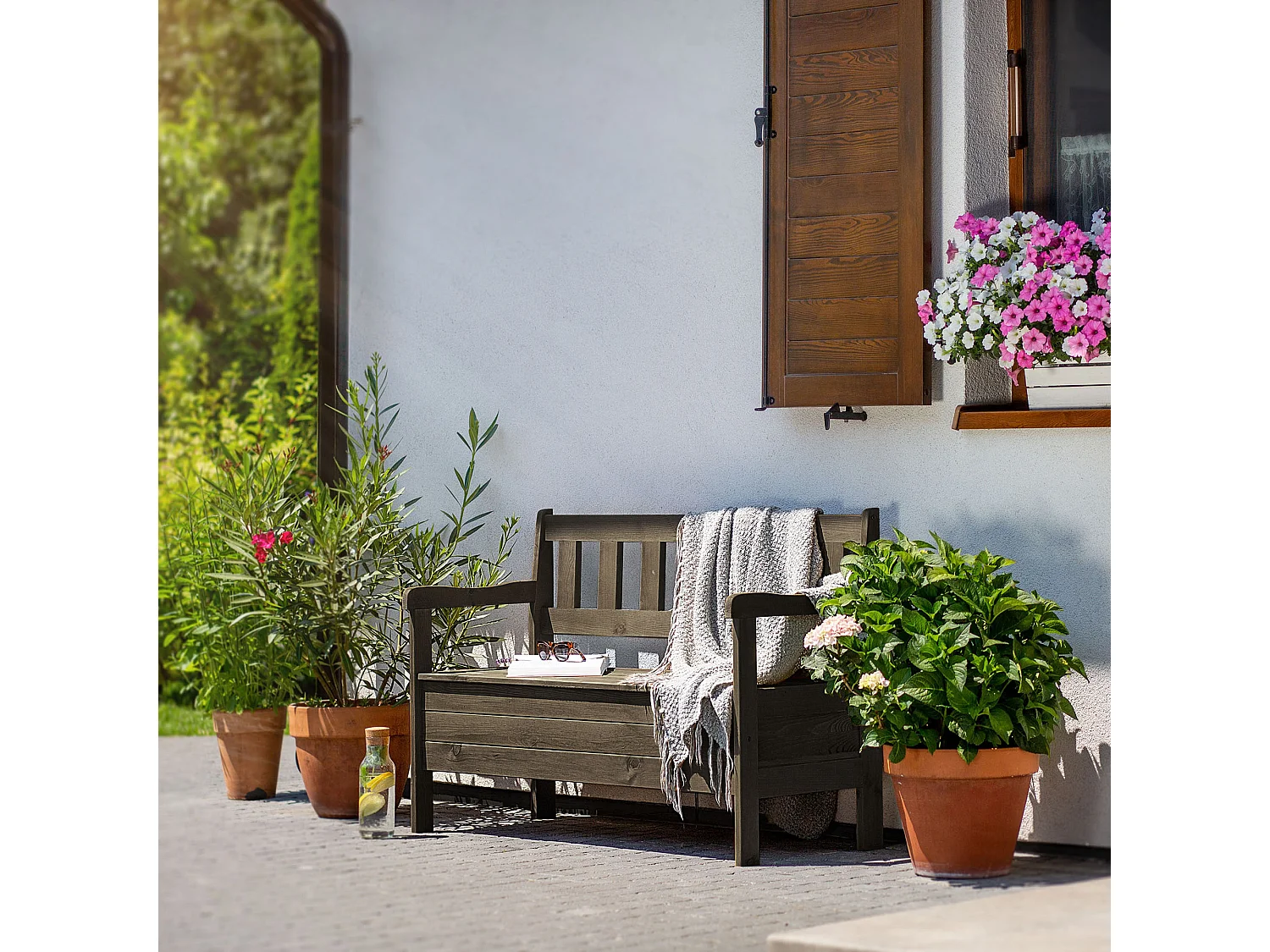 Banc de jardin KADAX avec rangement, 120 x 47 x 81,5 cm, dossier en panneau de fibres, résistant aux intempéries, pour jardin, balcon (120 cm, marron foncé)