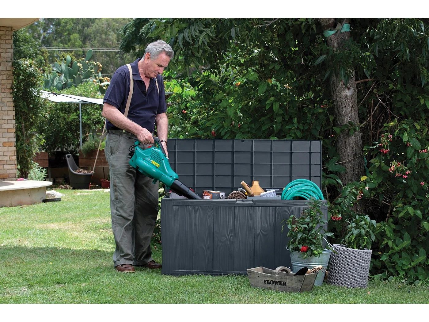 Coffre de rangement Keter Sherwood aspect bois, graphite, 270 L