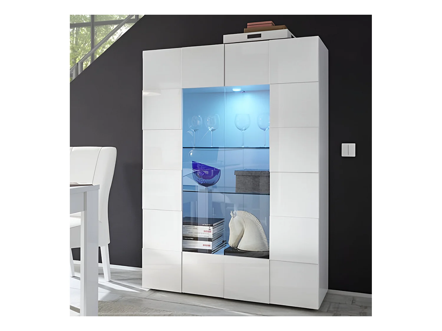 Vetrina grande con due ante design geometrico 121x166 VL3 bianco lucido