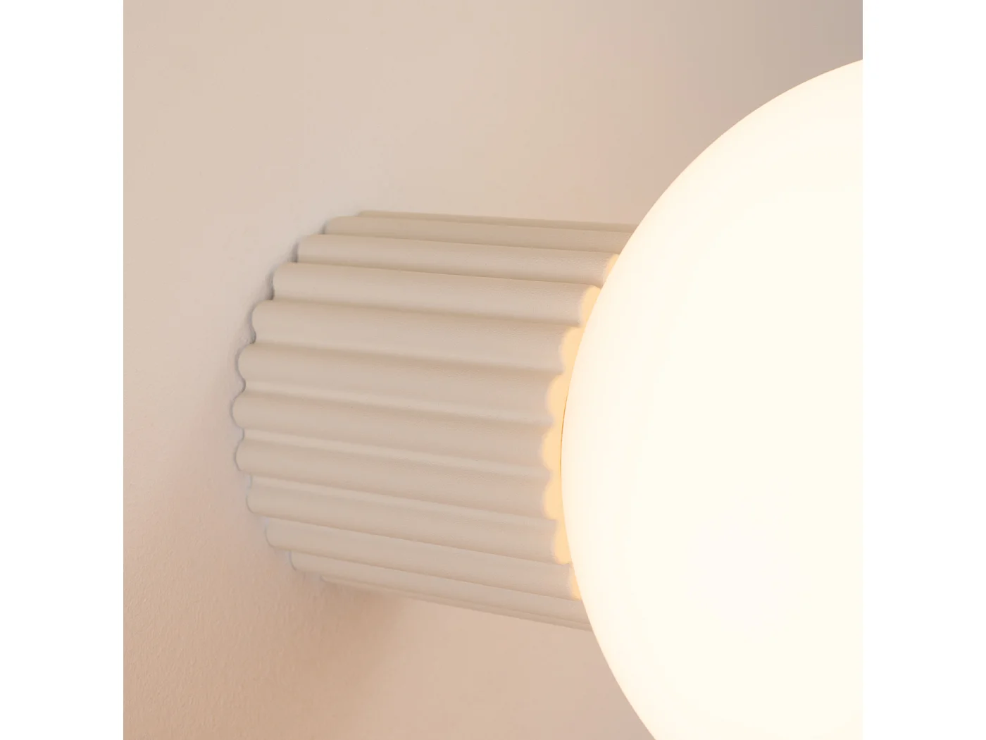 Applique Halo Moderne En Aluminium/Verre - 1 Sources Lumineuses - L.12 X H.12 Cm - Beige