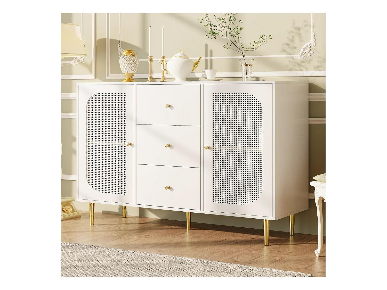 Buffet 120x40x90cm avec 2 portes en rotin et 3 tiroirs, corps blanc, poignées et pieds en métal doré