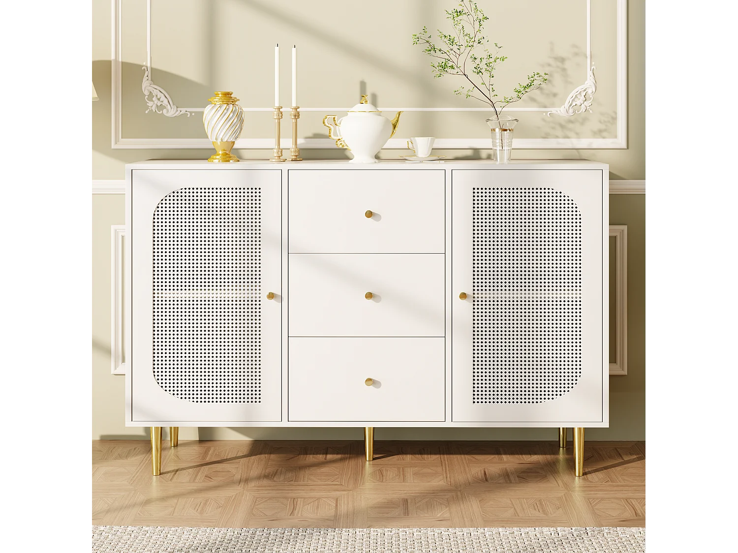 Buffet 120x40x90cm avec 2 portes en rotin et 3 tiroirs, corps blanc, poignées et pieds en métal doré
