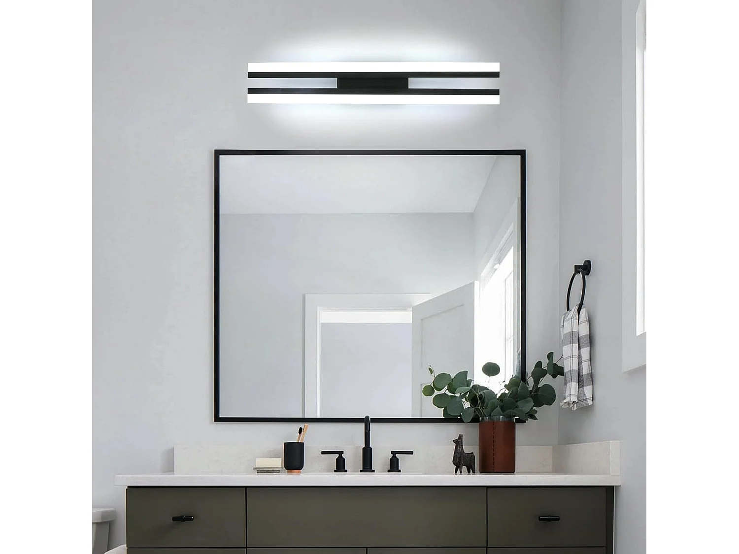 Applique murale LED d'intérieur, design linéaire, moderne, lumière blanche 6500 K, longue applique LED 16 W pour salon, chambre, couloir, noir