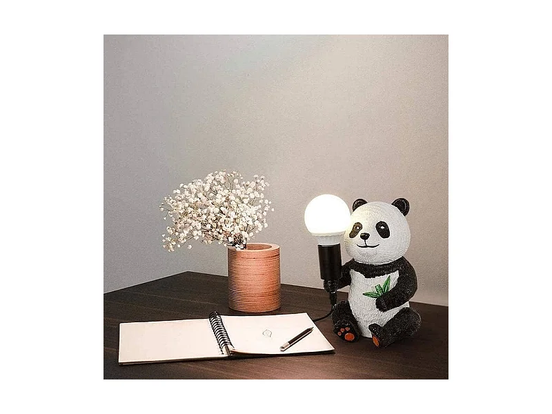 Lampe de table créative en résine représentant un panda assis, culot E27, idéale pour un salon ou une chambre d'enfant. Ampoule non incluse