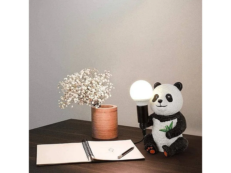 Lampe de table créative en résine représentant un panda assis, culot E27, idéale pour un salon ou une chambre d'enfant. Ampoule non incluse