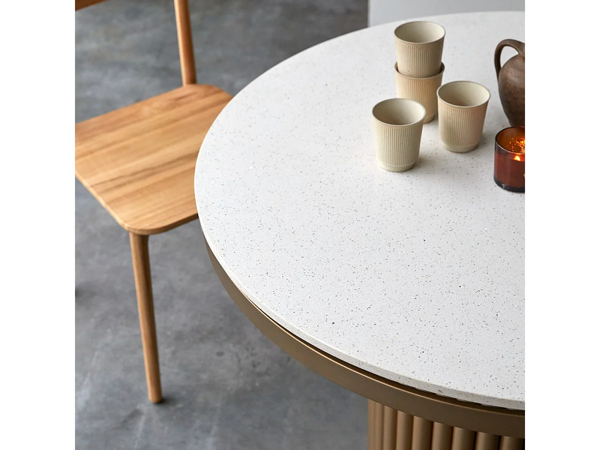 Runder Tisch Isaure aus Metall und Terrazzo 4/6 Personen 107 cm