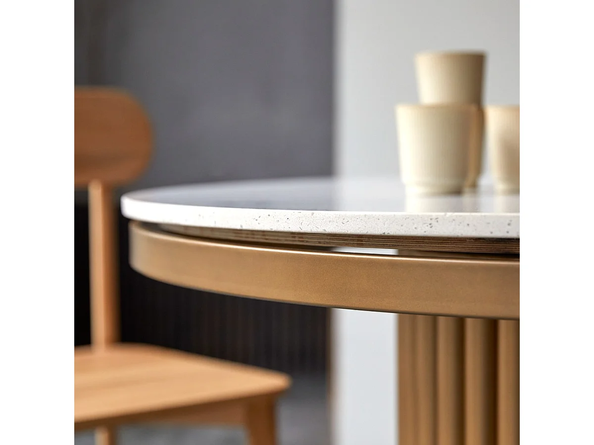 Runder Tisch Isaure aus Metall und Terrazzo 4/6 Personen 107 cm