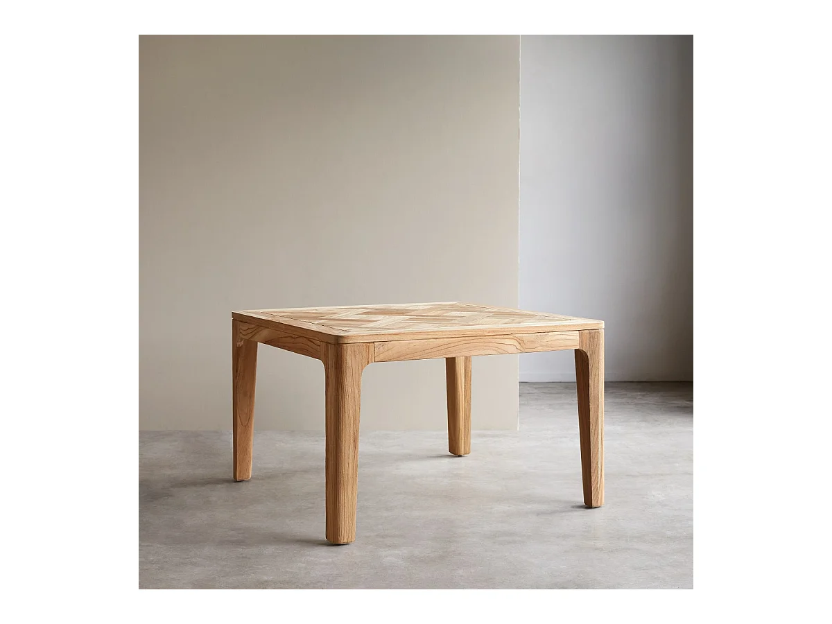 Esstisch Ruth aus massivem, recyceltem Teakholz 120x120