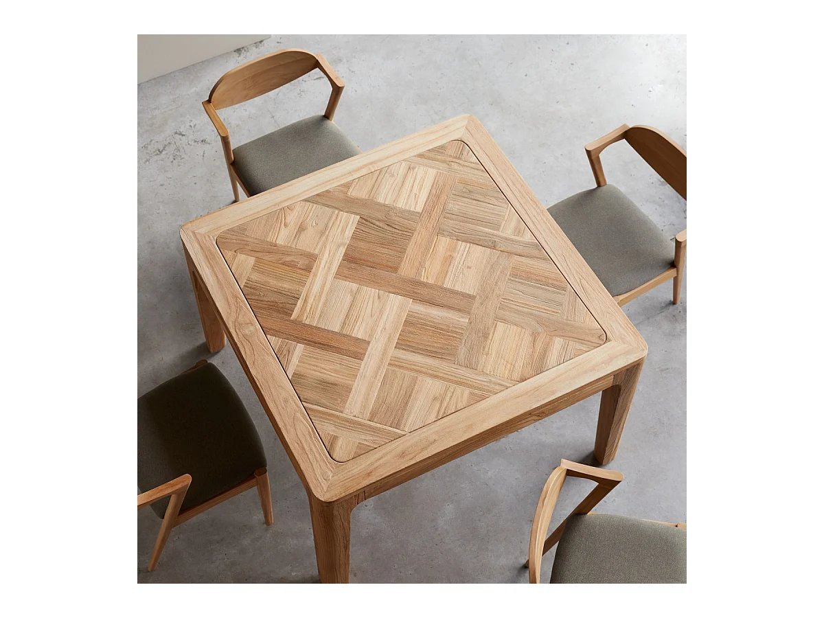 Esstisch Ruth aus massivem, recyceltem Teakholz 120x120