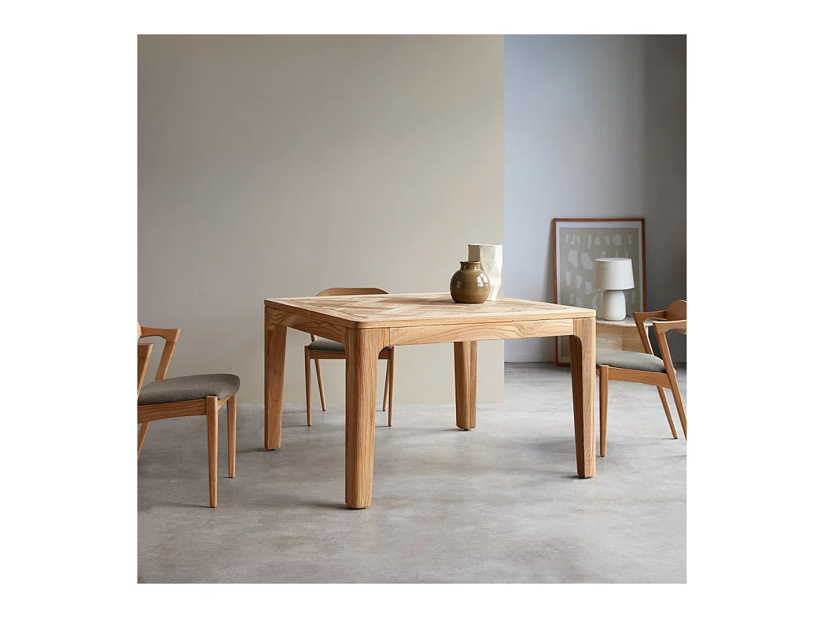 Esstisch Ruth aus massivem, recyceltem Teakholz 120x120