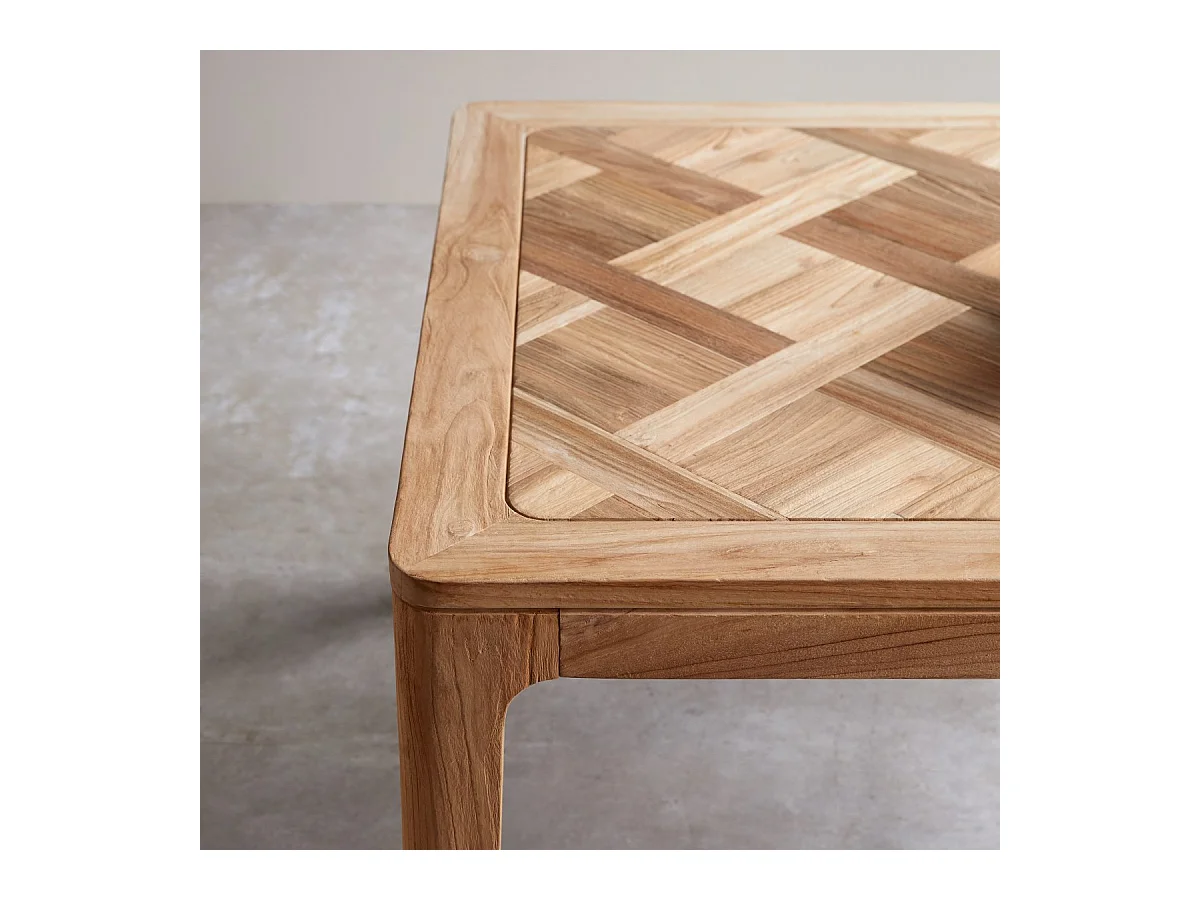 Esstisch Ruth aus massivem, recyceltem Teakholz 120x120