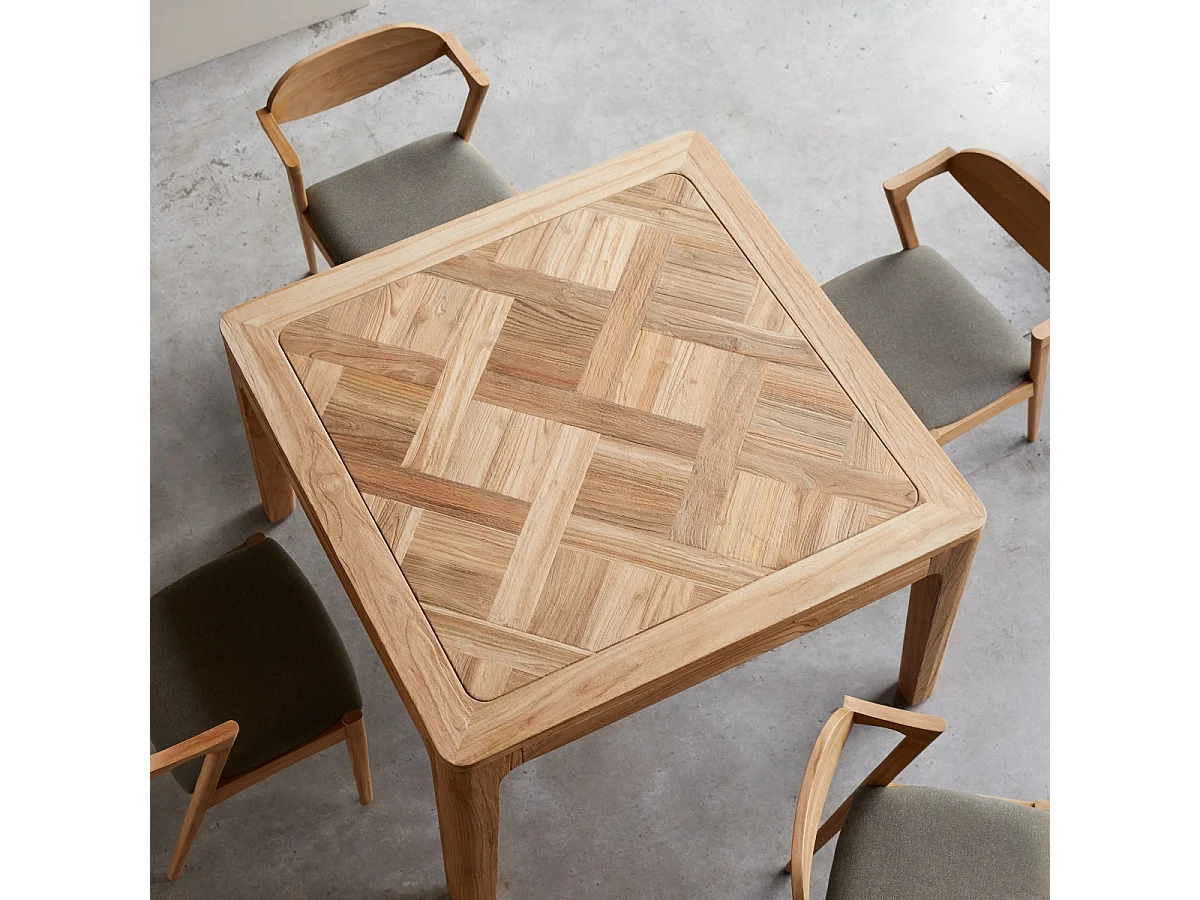 Esstisch Ruth aus massivem, recyceltem Teakholz 120x120