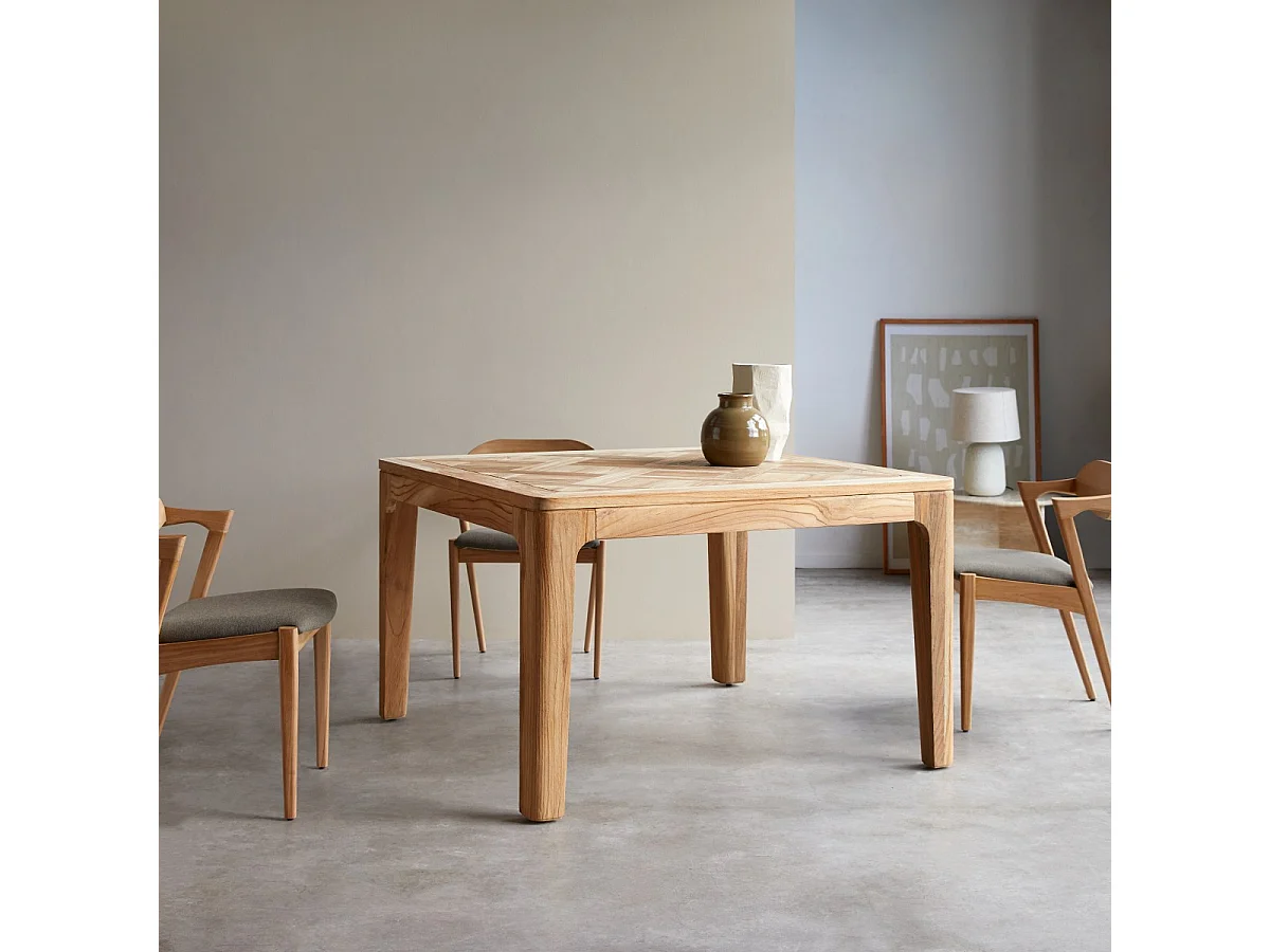 Esstisch Ruth aus massivem, recyceltem Teakholz 120x120