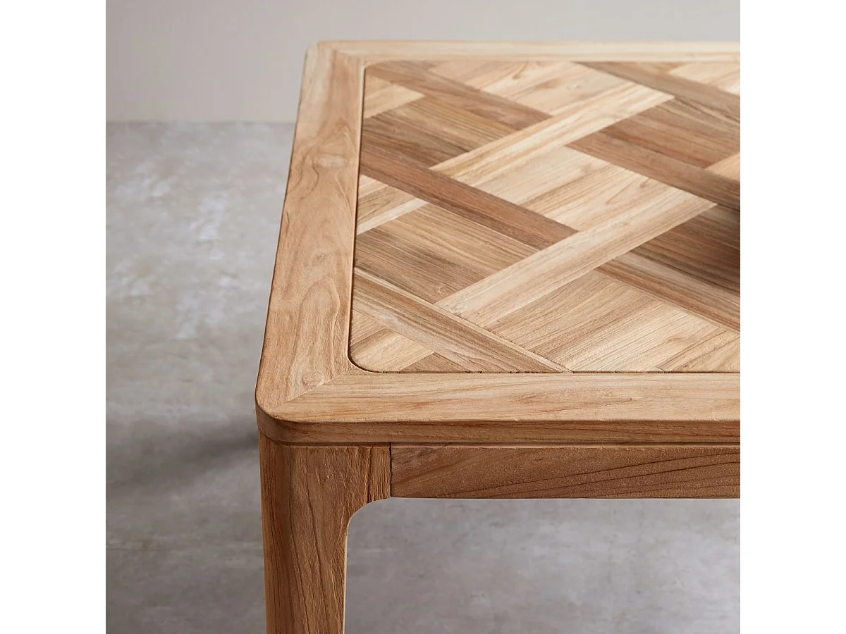 Esstisch Ruth aus massivem, recyceltem Teakholz 120x120