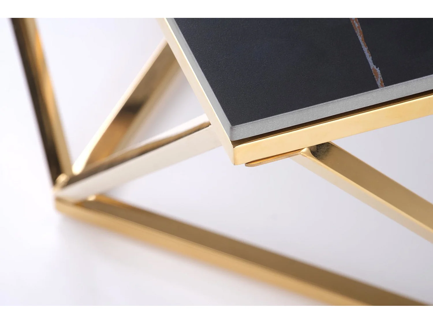 Table basse Felicia / acier fritté et inoxydable / noir et or