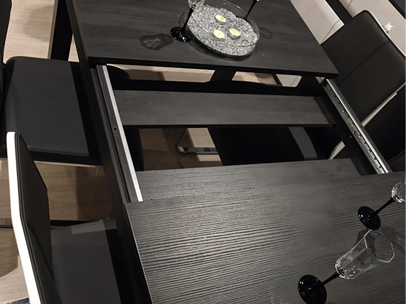 Esstisch SEVILLA norwegische Schwarzkiefer 160-200 / 90 / 77cm