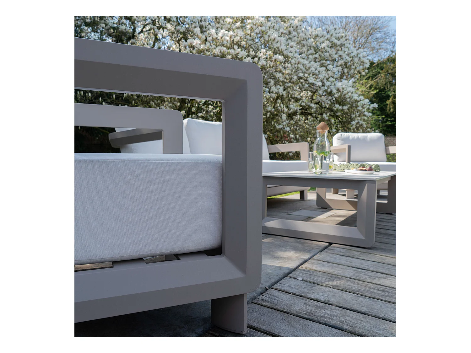 Salon bas 5p en aluminium Taupe et plateau en pierre Ivoire CALAROSSA