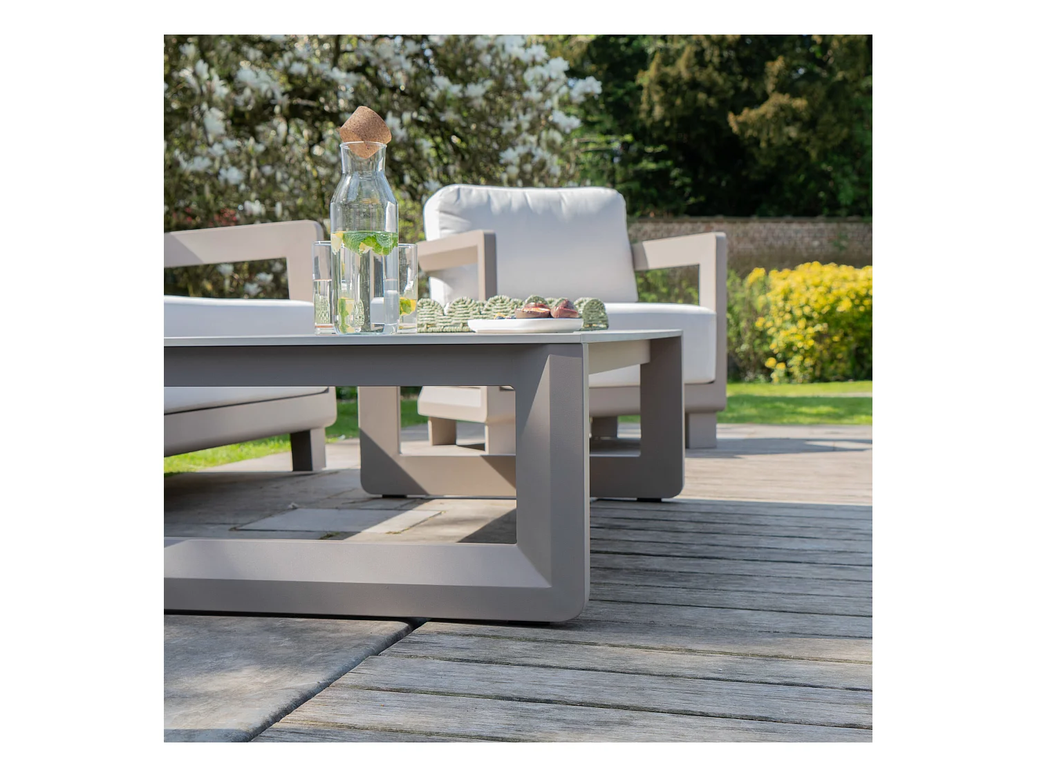 Salon bas 5p en aluminium Taupe et plateau en pierre Ivoire CALAROSSA